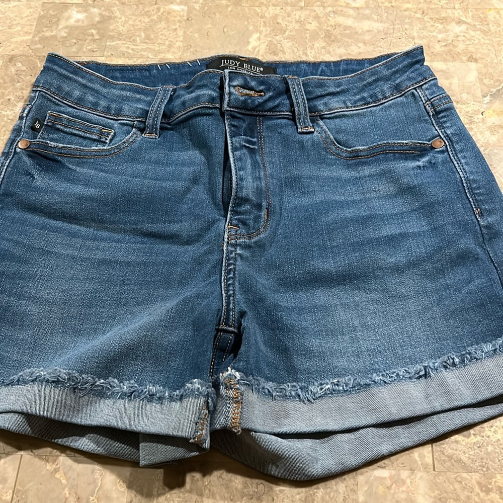 BNWOT size medium Judy blue shorts